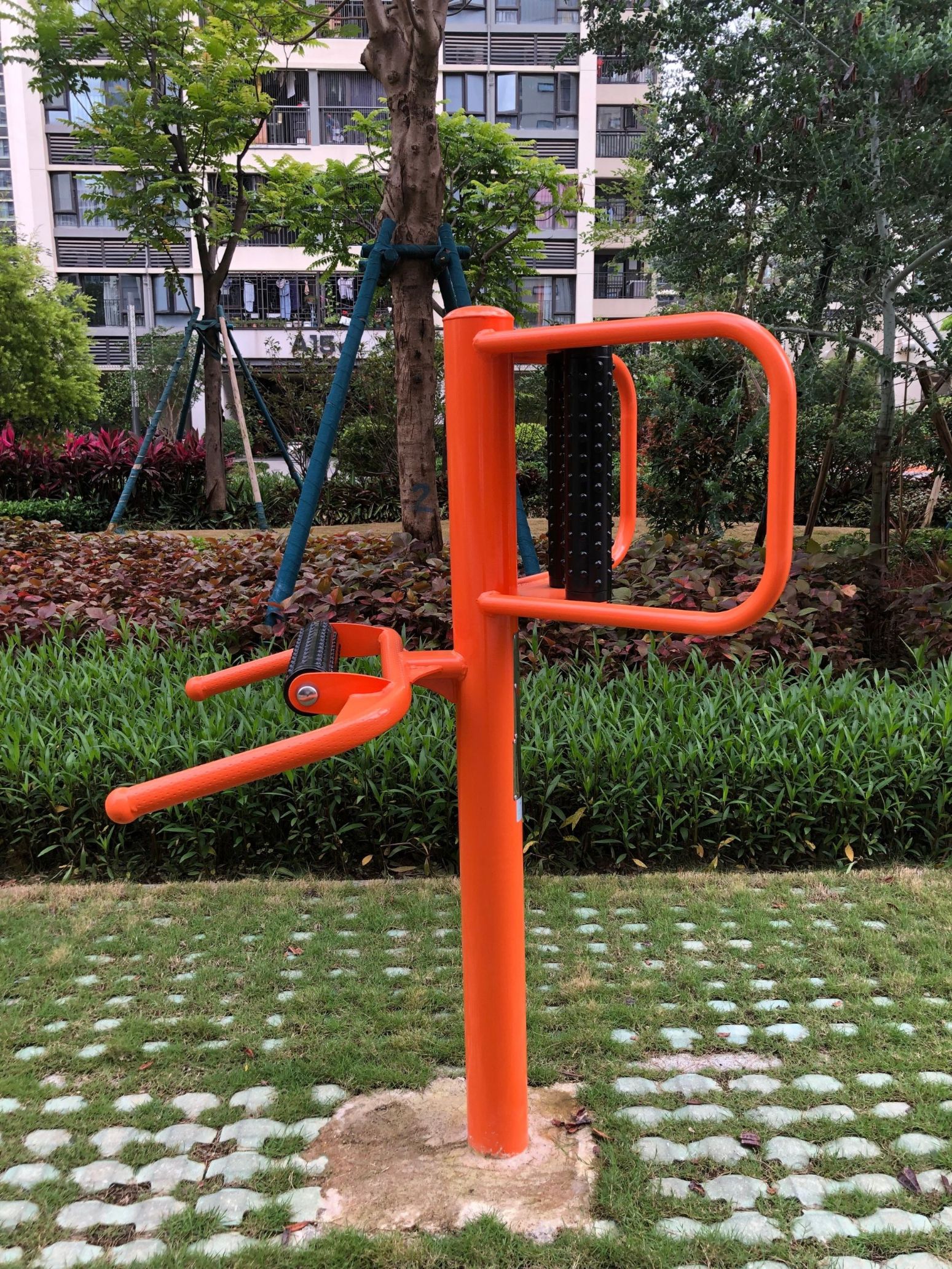 幸福悦花园A15栋前硅PU球场项目(图6)