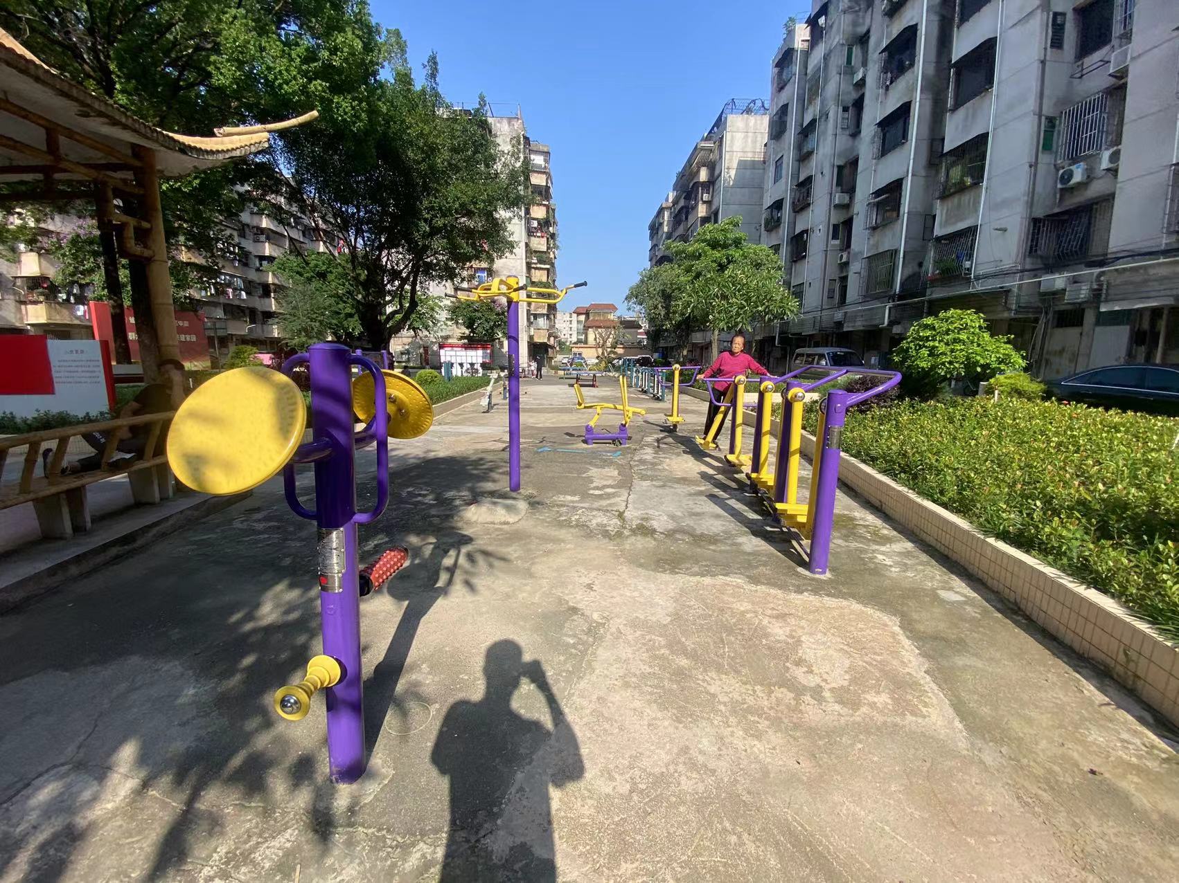 石岐街道仙湖正街休闲区硅PU球场项目(图1)